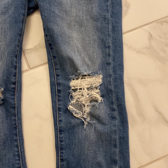 Pilcro Slim Boyfriend Crop Jeans. Size 26. Jeans are in good condition - Picture 4 of 16